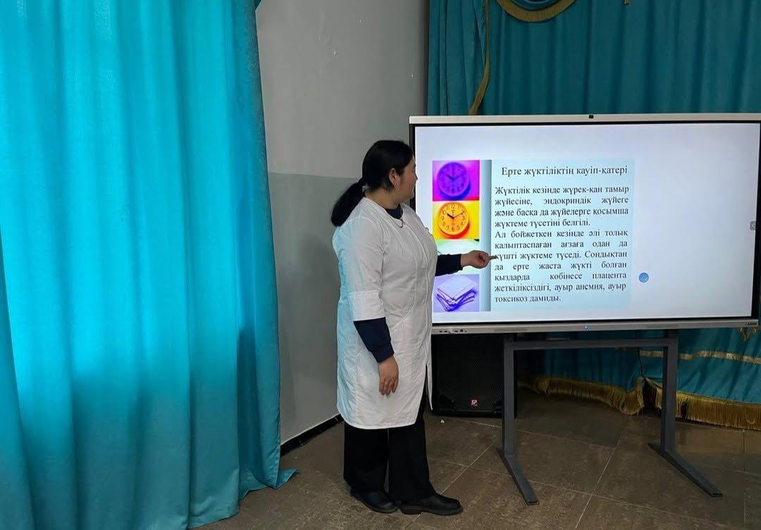 Қыздар жиналысы
